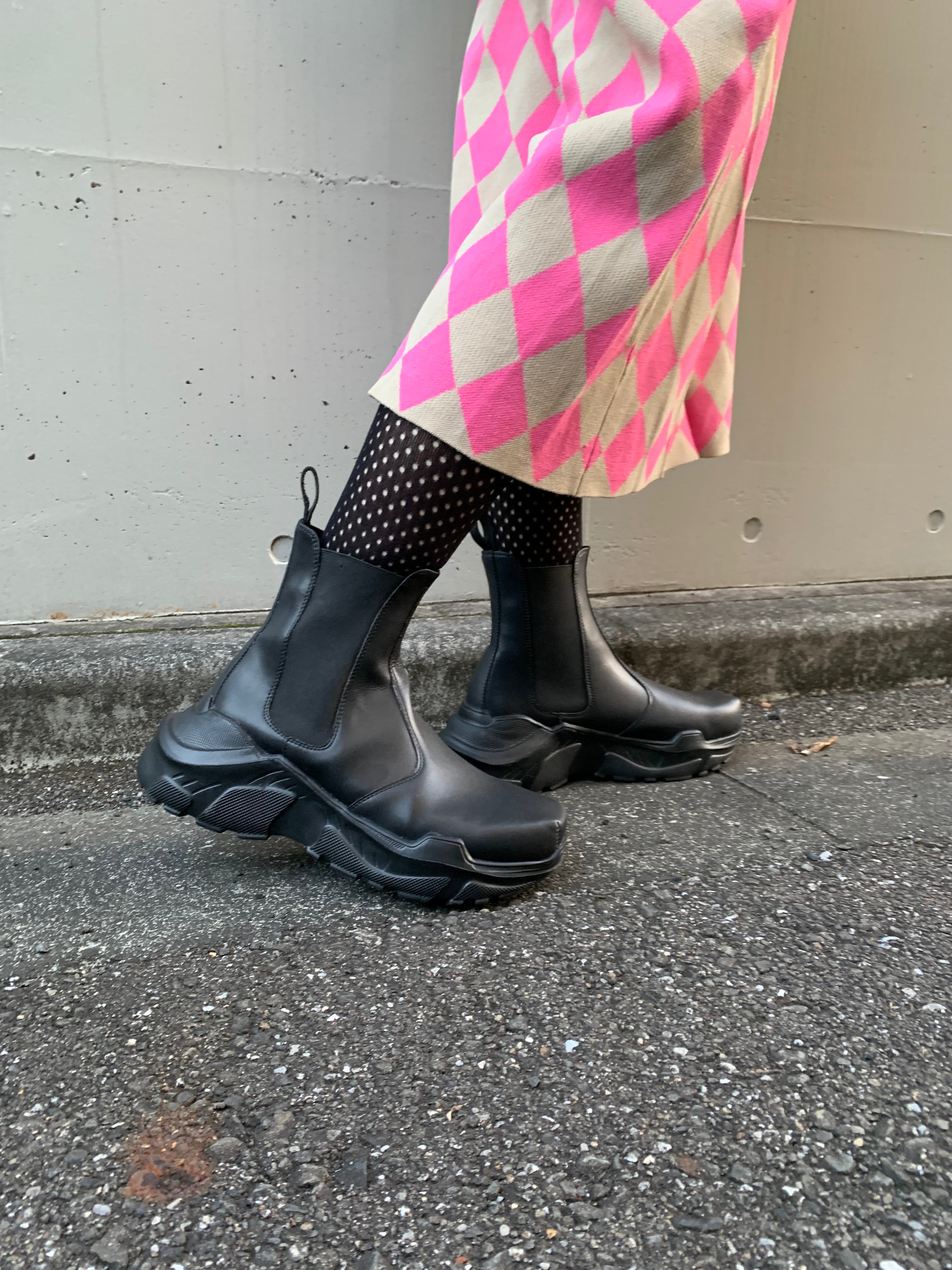 Icicle short classic Black (シボレザー）